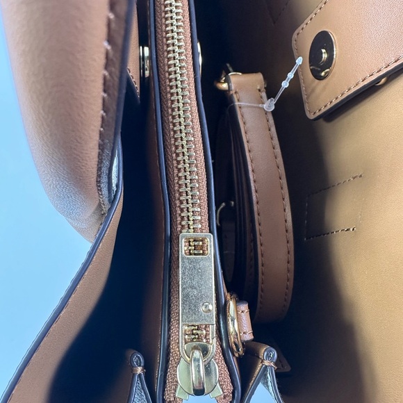 NEW Women’s Michael Kors Small Ruthie Logo Satchel/Tote Vanilla - Picture 12 of 12